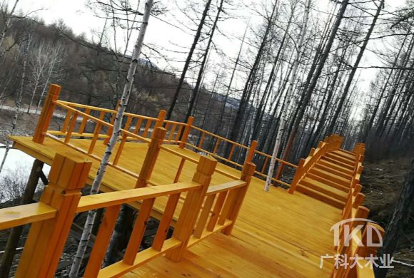 防腐木盘山栈道