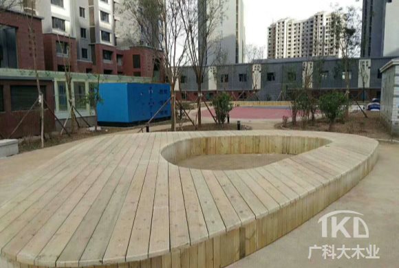 异形防腐木平台制作